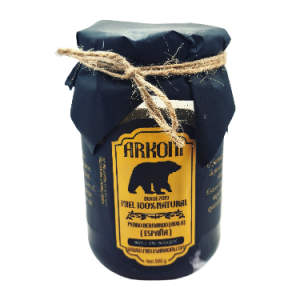 Miel de bosque Arkoni — edición otoño. Cosechada de forma natural, sin filtrar ni calentar, directo del panal al frasco. Su sabor profundo y color ámbar oscuro reflejan la riqueza de los árboles nativos y flores silvestres del bosque. Envasada en vidrio de 500 g para conservar intacta su pureza.